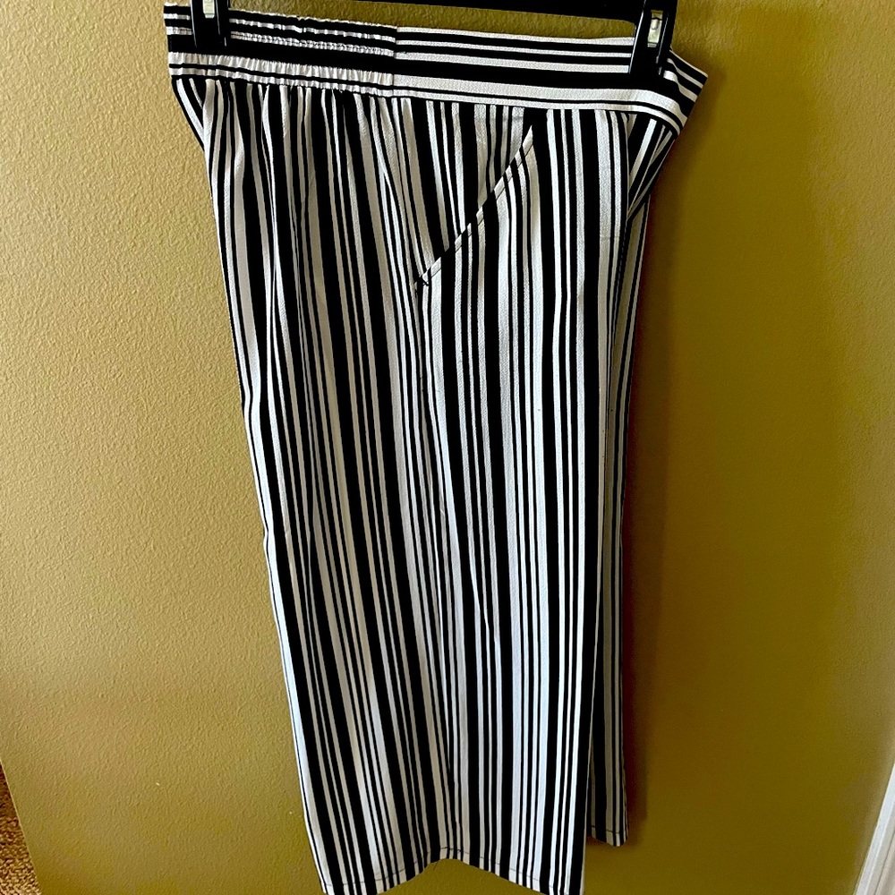 Super comfy loose fitting striped pull up summer pant B & W